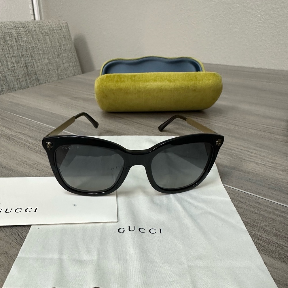 Gucci Elegant Black and Gold Cat-Eye Sunglasses